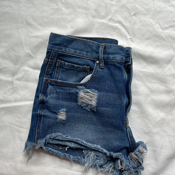 Bullhead Denim Co High Rise Blue Denim Short. SIZE 26. - Picture 6 of 6